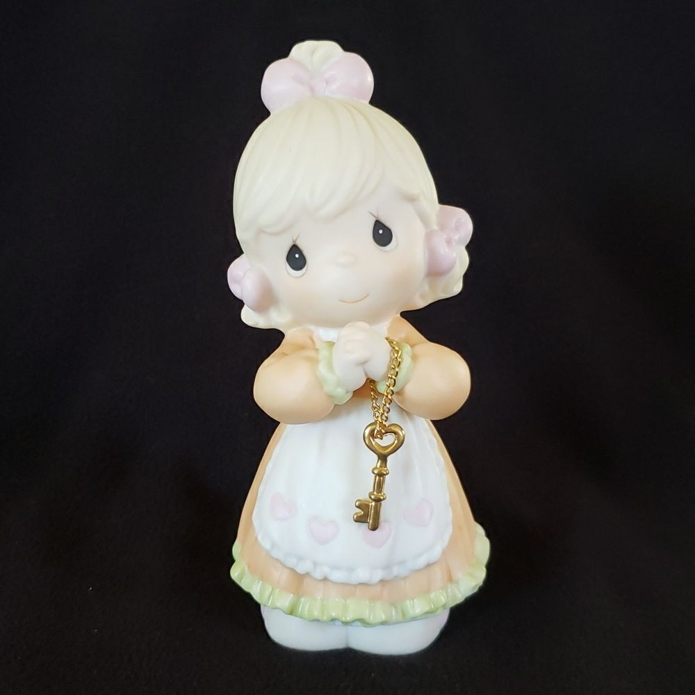 Vintage Avon 1998 Precious Moments “Love is the Key” Porcelain Figurine #482242